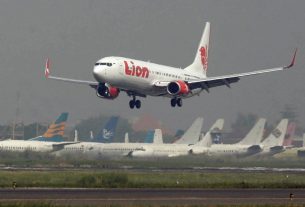 Indonesia lion air crashed into the ocean; the plane was 188 passengers