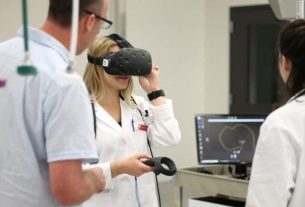 A virtual reality app to practice sending an employee