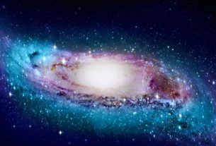 The Milky Way absorbs more gas than it rejects