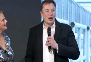 Elon Musk announces that the new Tesla gigafactory will be built in Berlin