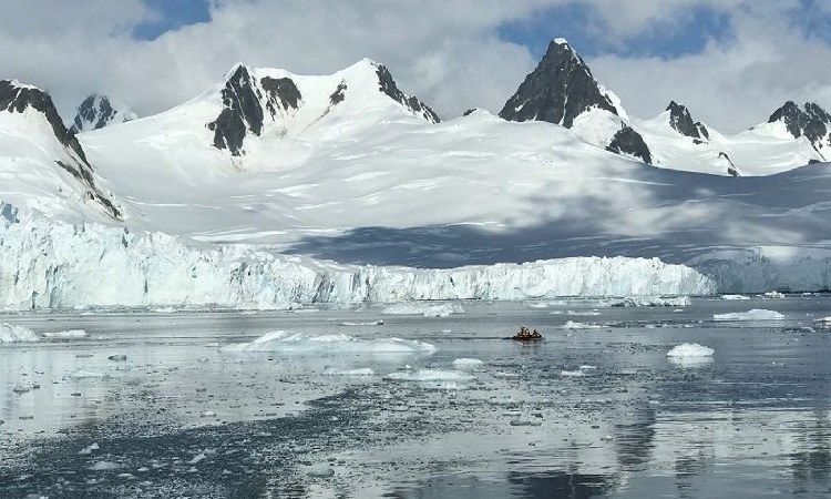 In Antarctica, tourism is helping to accelerate the melting of the ice